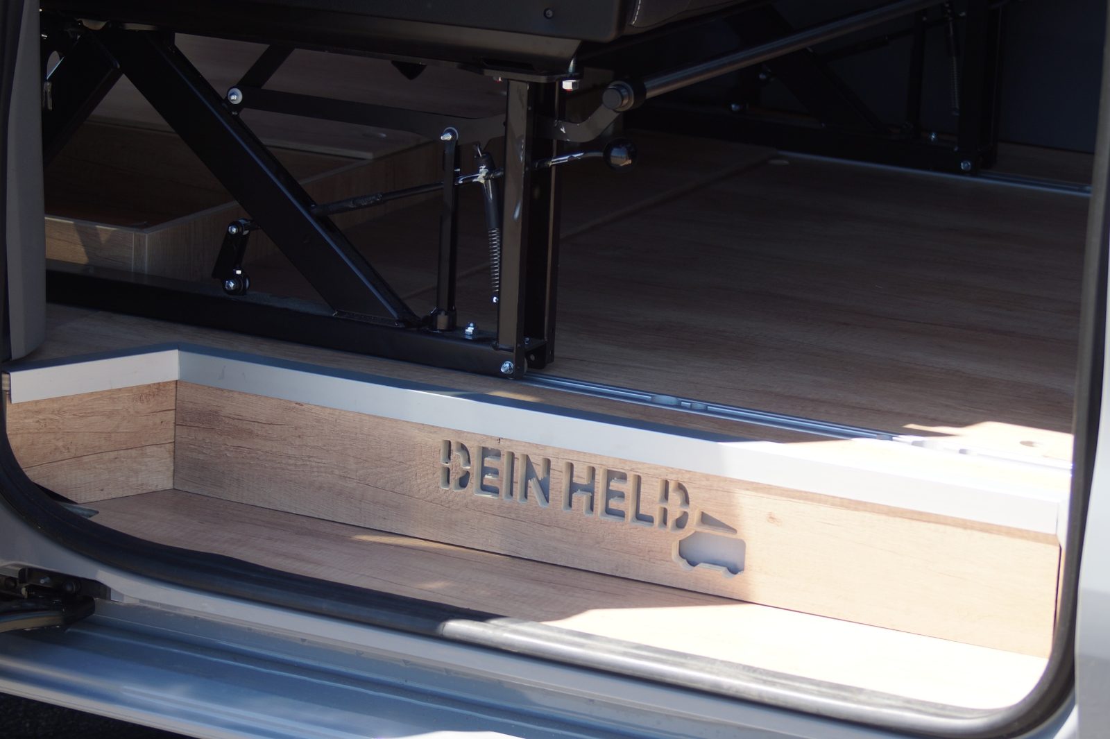 Dein Held Bodensystem mit sauber verstautem Modul